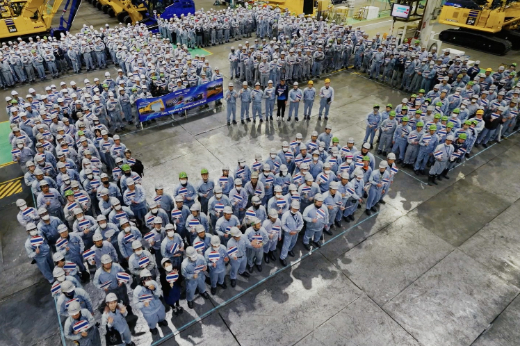 Role At Ractrack Collaboration in action: from the job site to the racetrack | Komatsu x ...