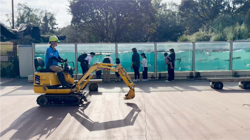 電動マイクロショベルでの作業の様子